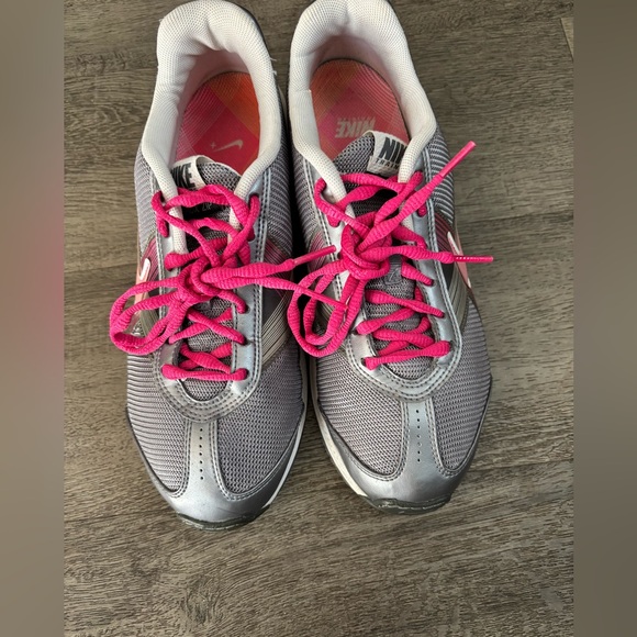 Nike Shox 09’ Metallic Grey & Pink Women’s Running Shoes size 7.5 - Picture 4 of 13